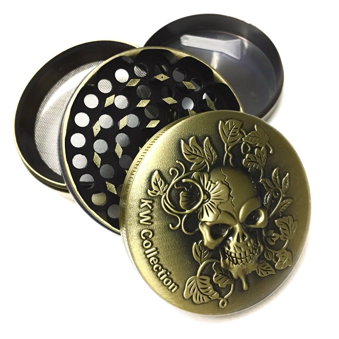 2.5-GrinOnly-SK-Herb-Grinder-Skull-Designed-with-Pollen-Catcher-6